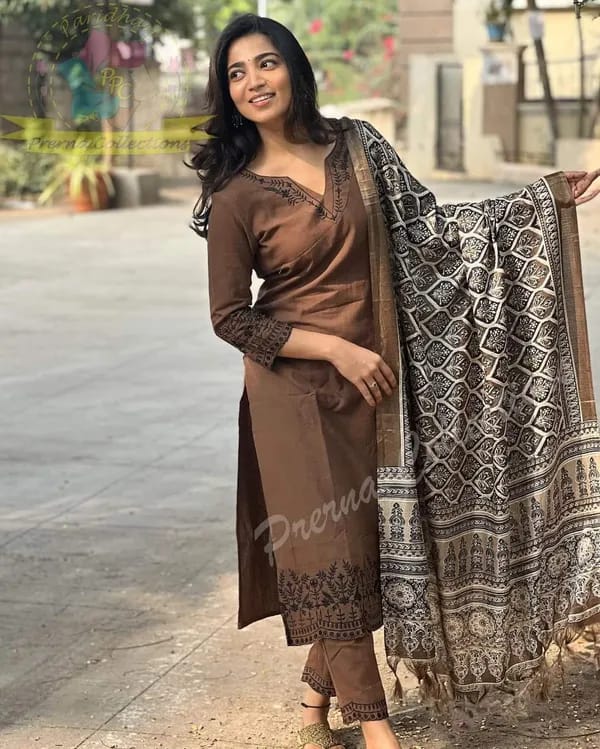 Elegant Brown Kurta Set with Printed Dupatta - Image 2