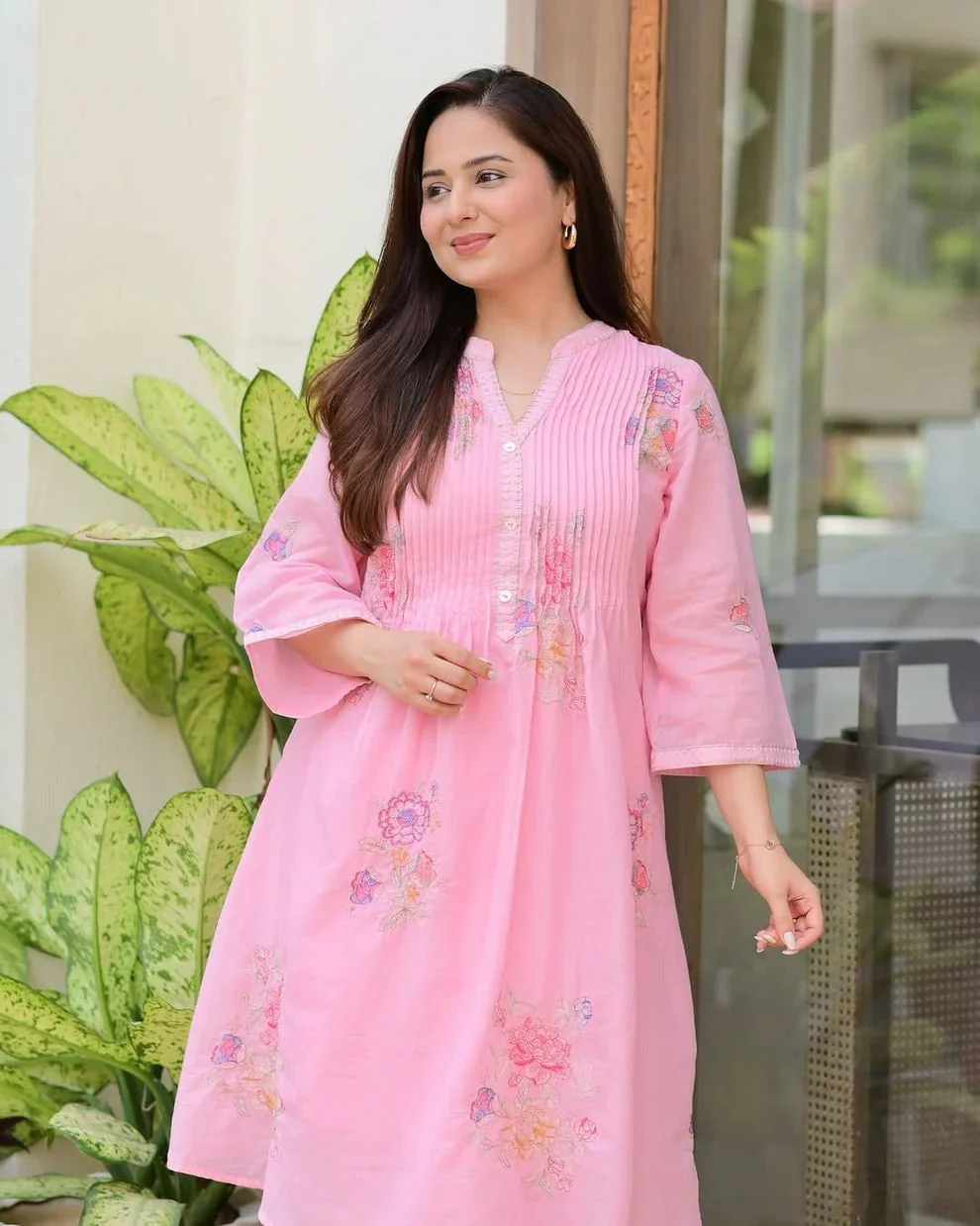 Jaipur Premium Blush Pink Floral Embroidered A-Line Kurta - Image 2